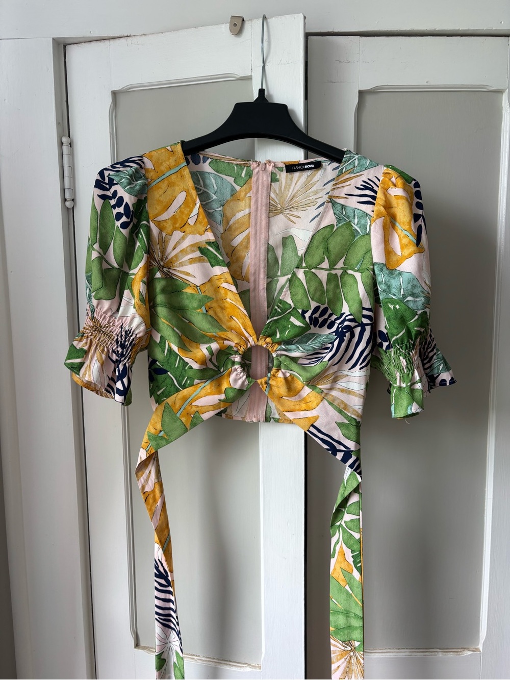 Fashion Nova Crop Top Blouse Size Small